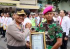 Kapolres-Lumajang-Beri-Reward-Anggota-Marinir-yang-Bantu-Ungkap-Kasus-PMII-Ilegal