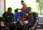 Personel-Ops-Damai-Cartenz-Ajak-Warga-Yalimo-Jaga-Kesehatan-dan-Ciptakan-Kedamaian