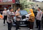 Senyum-Sumringah-Korban-Curanmor-Saat-Polres-Pelabuhan-Tanjungperak-Temukan-dan-Kembalikan-Kendaraan-yang-Hilang