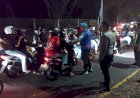 Humanis,-Polisi-Berhasil-Bubarkan-Pesilat-yang-Tutup-Akses-Jalan-Malang---Blitar