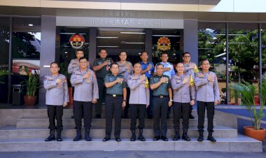 Kadiv-Humas-Terima-Kunjungan-Kapuspen-TNI,-Sinergitas-Kunci-Lewati-Tantangan