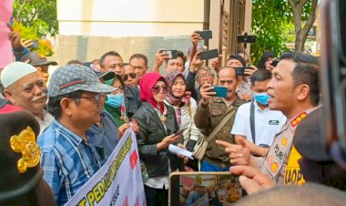 Humanis,-Kapolresta-Sidoarjo-Temui-Pendemo-Tuntut-Kejelasan-Akses-Sirekap