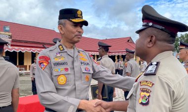 Sejumlah-Polisi-di-Pegunungan-Bintang-Diganjar-Pin-Emas-Kapolri-hingga-KPLB