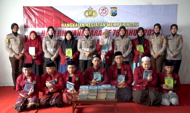 Polwan-Polres-Mojokerto-Kota-Dukung-Pendidikan-Anak-Bangsa,-Puluhan-Al-–-Quran-Dibagikan