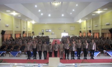 Untuk-Pengamanan-Pilkada-2024-Polres-Jember-Beri-Pembekalan-Psikologi-Massa-Bagi-Anggota
