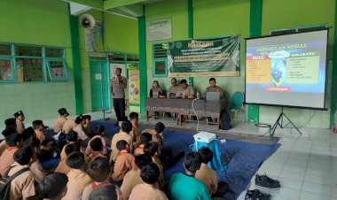 Polisi-Edukasi-Pelajar-tentang-Bahaya-Kenakalan-Remaja