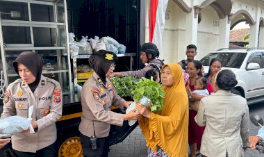 Mobil-Dapur-Lapangan-Polisi-Sidoarjo-Sapa-Emak-emak