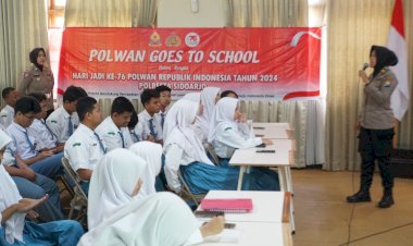 Polwan-Sidoarjo-Goes-to-School