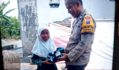 Bhabinkamtibmas-Desa-Kemantren-Hadiahi-Sepatu-Baru-untuk-Anak-Yatim-Piatu