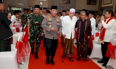 Kapolri-Dan-Panglima-Hadiri-Doa-Lintas-Agama-di-Jatim