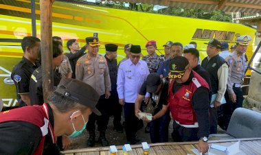 Operasi-Ketupat-Semeru-2025,-Polresta-Banyuwangi-Gelar-Tes-Urine-Bagi-Sopir-Bus