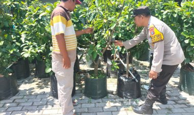 Bhabinkamtibmas-Kedungbanteng-Silaturahmi-ke-Warga-Penggerak-Ketahanan-Pangan