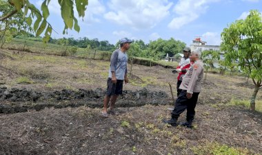 Bhabinkamtibmas-Simoketawang-Polsek-Wonoayu-Tinjau-Ketahanan-Pangan,-Dukung-Program-Asta-Cita-Presiden-Prabowo