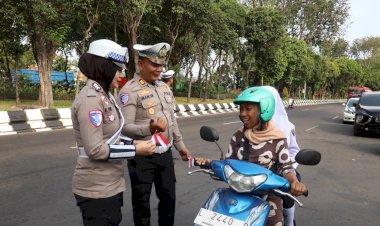 Tanamkan-Cinta-Tanah-Air-Polres-Pelabuhan-Tanjungperak-Ajak-Kibarkan-Bendera-Merah-Putih-Sambut-Hari-Kemerdekaan-RI-ke--80