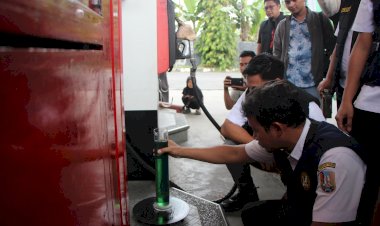 Polres-Tuban-Bersama-Diskopumdag-Cek-SPBU-Respon-Keluhan-Masyarakat-terkait-BBM