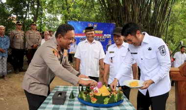 Polres-Tuban-Bangun-Jembatan-Merah-Putih-Presisi,-Bupati-:-Berkat-Kepedulian-dan-Kehadiran-Polri-di-Tengah-Masyarakat