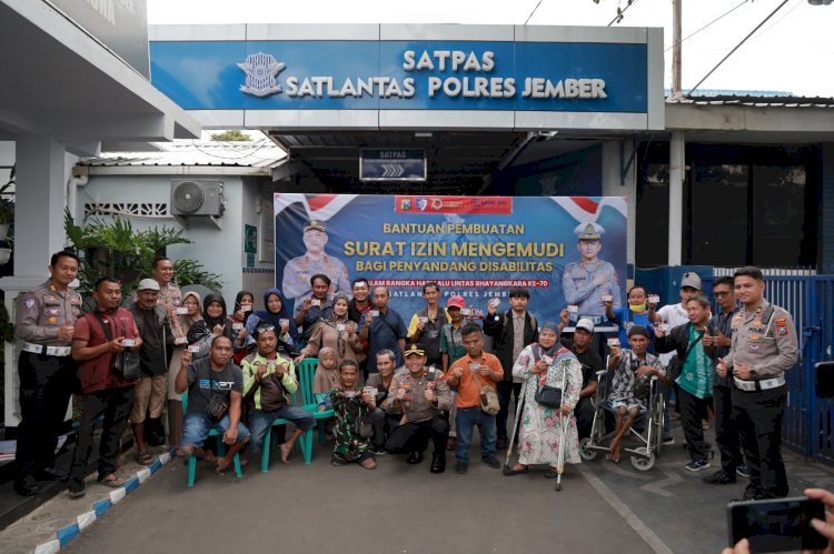 Bahagianya Kaum Difabel Dapat SIM Gratis dari Polres Jember di Hari Lalu Lintas Bhayangkara ke - 70